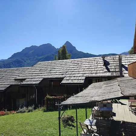 Hotel Les Blancs 2*