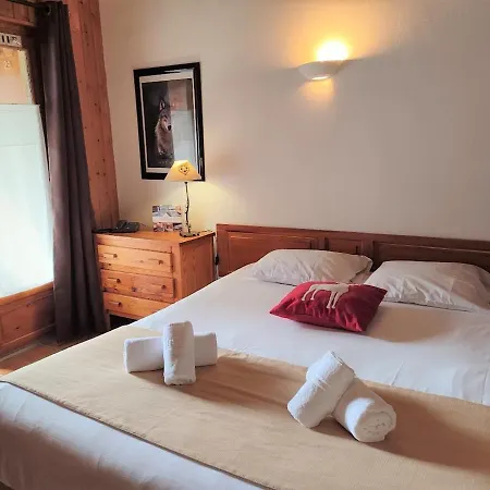Hotel Les Blancs 2*
